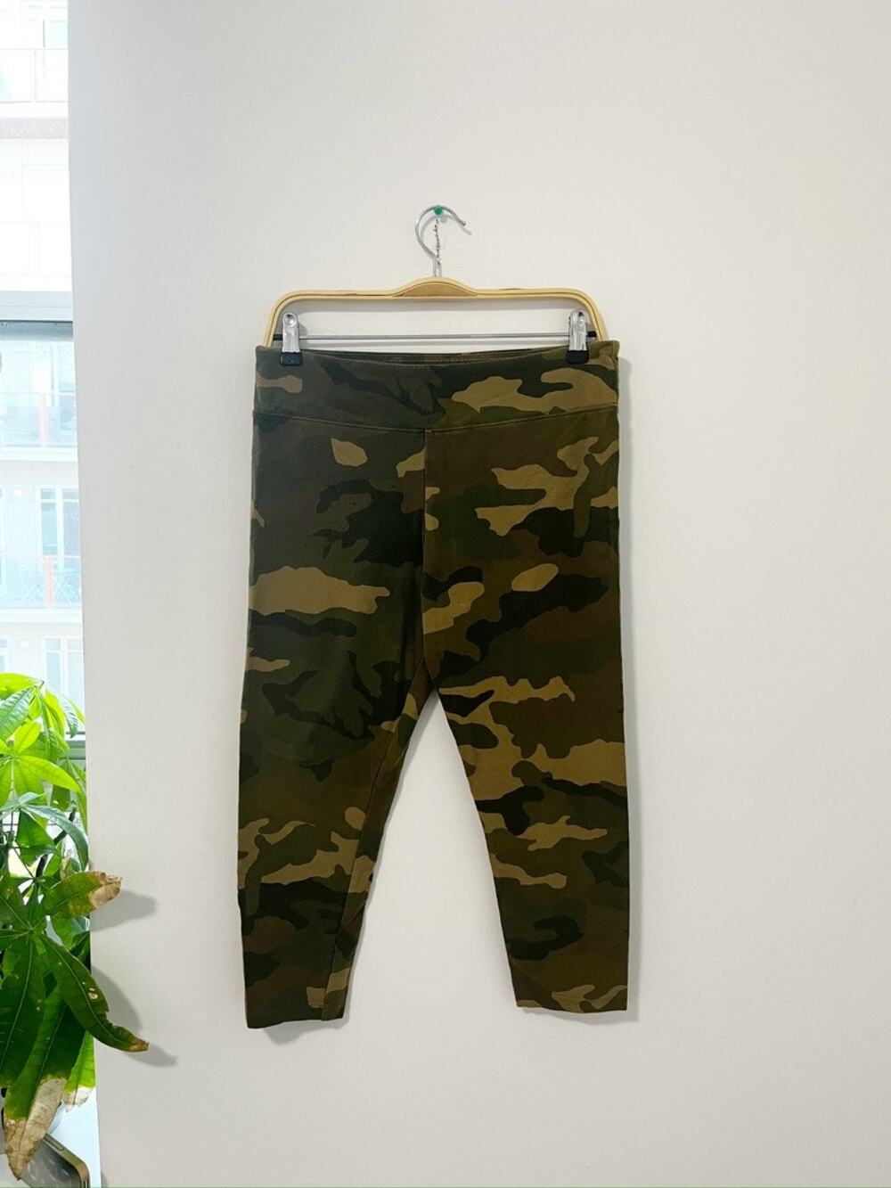 J. Crew Green Camo Print Crop Leggings Size Large